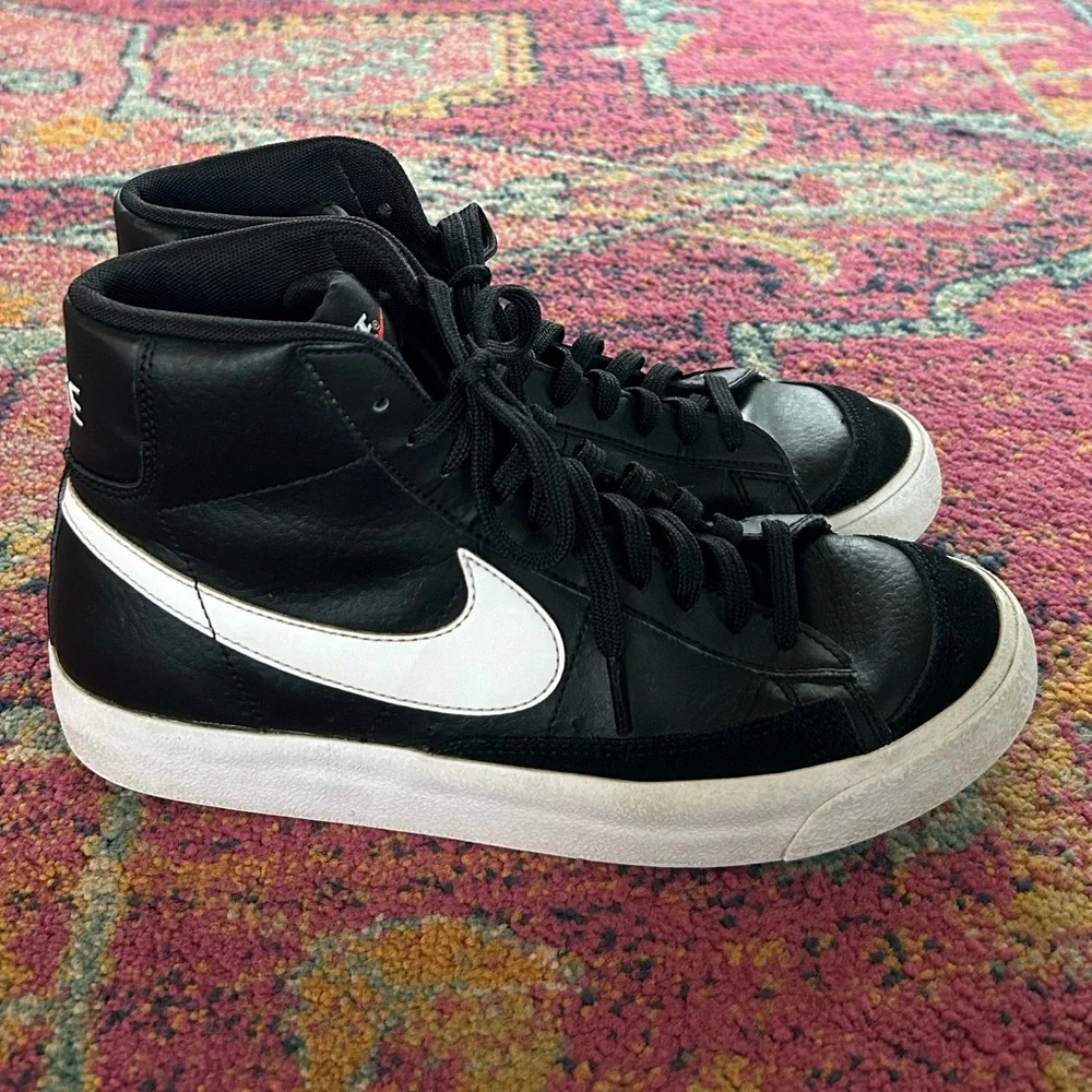 Nike | Youth Black Leather Blazer ‘77 Mid Top Lace Up Sneakers Gum Sole Size 7Y